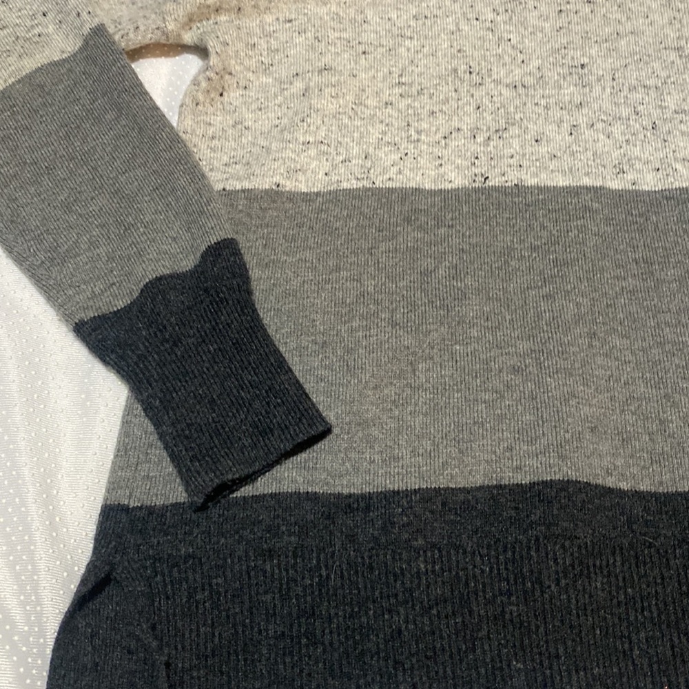 Striped gray sweater - Picture 2 of 7